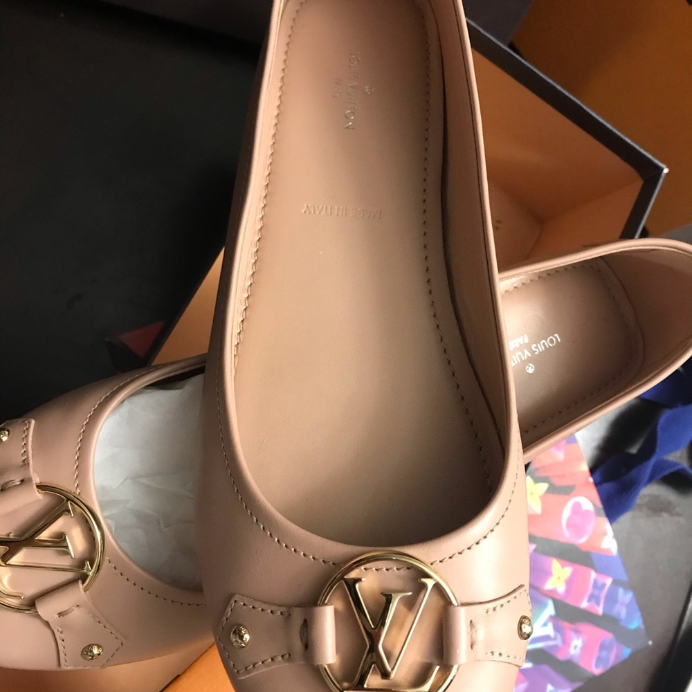 Authentic Louis Vuitton shoes - Picture 4 of 12